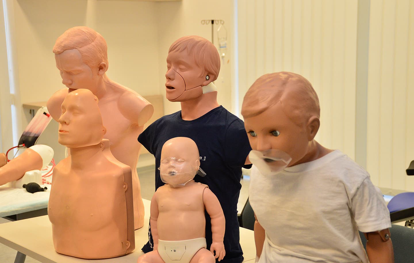 Übungsdummys der medizinischen Universität Martin.